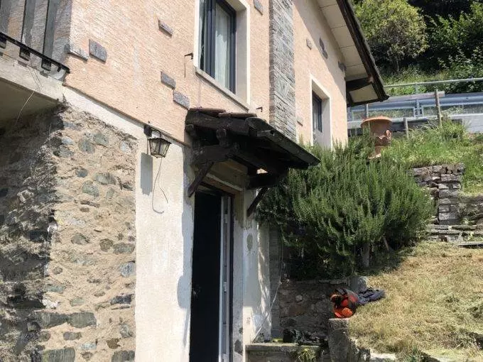 Casa unifamiliare immersa nella natura a 30 minuti da Lugano.