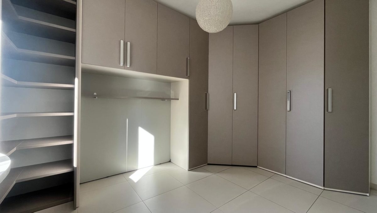 02e0acb4-7557-4f41-aa08-b18ed5a609a2