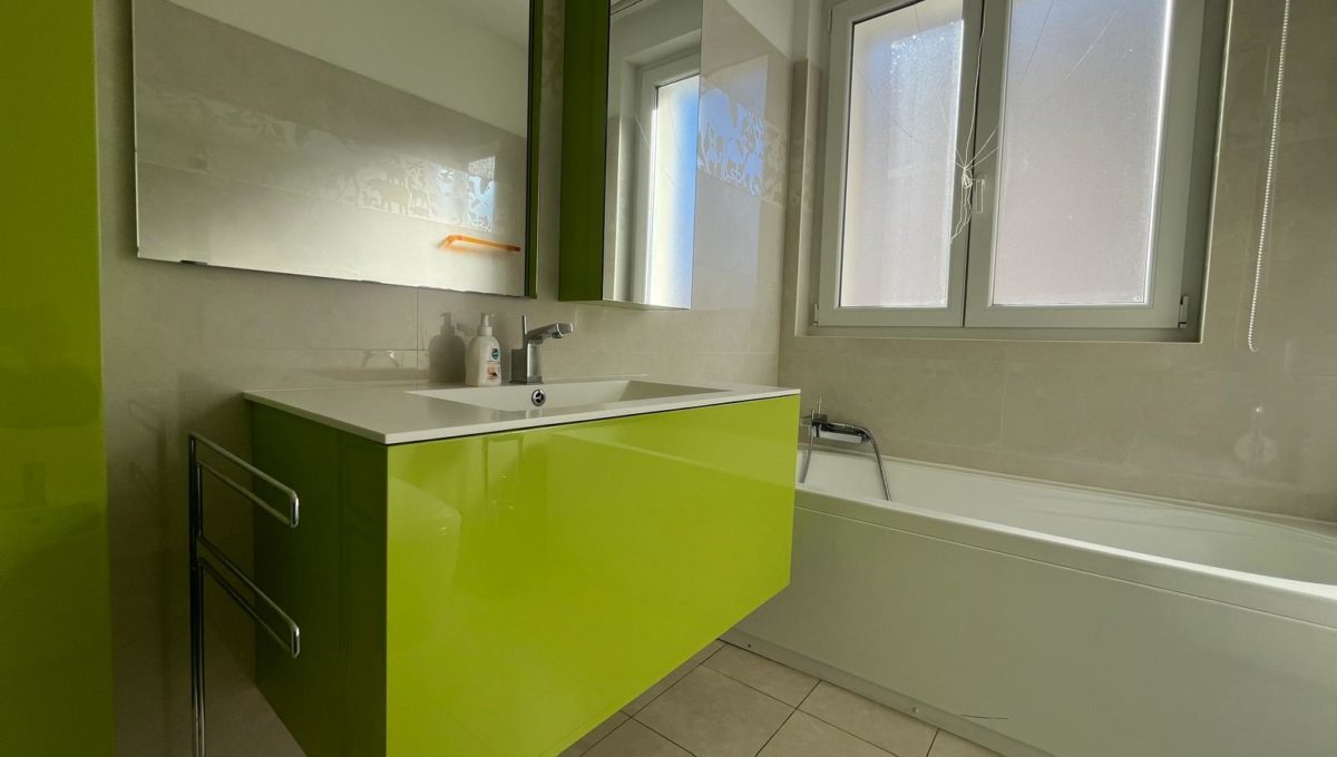 390983d3-5a7c-4038-9cd5-89684f8cd23d