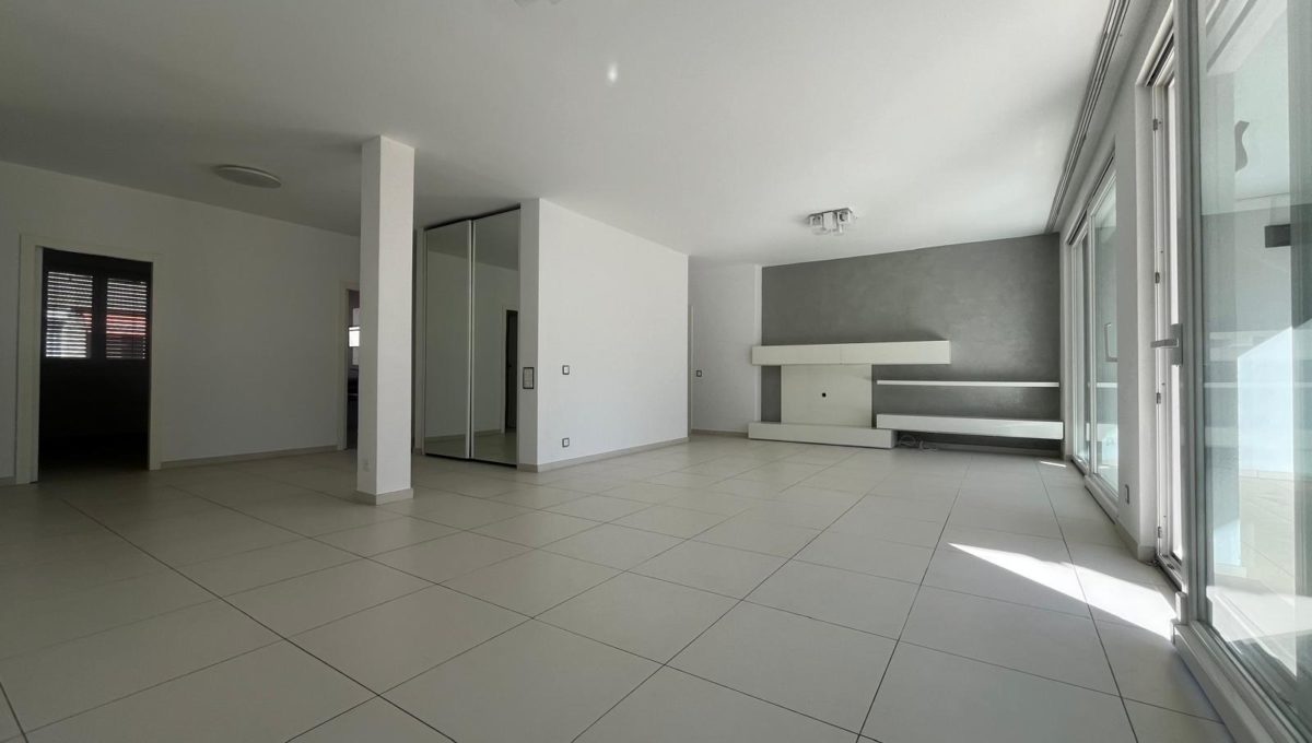 90dbe102-9434-4b7b-9e3e-d18213e7b82d