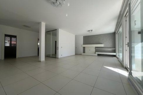 90dbe102-9434-4b7b-9e3e-d18213e7b82d