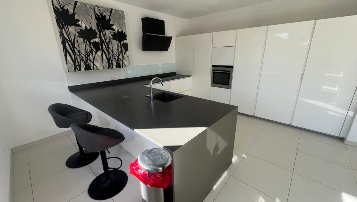 e0b62b52-4476-46e6-bbce-b0c7faa43738